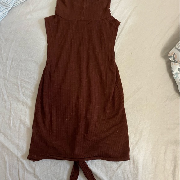 Brown turtle neck tank top with tie at the front - Picture 2 of 11